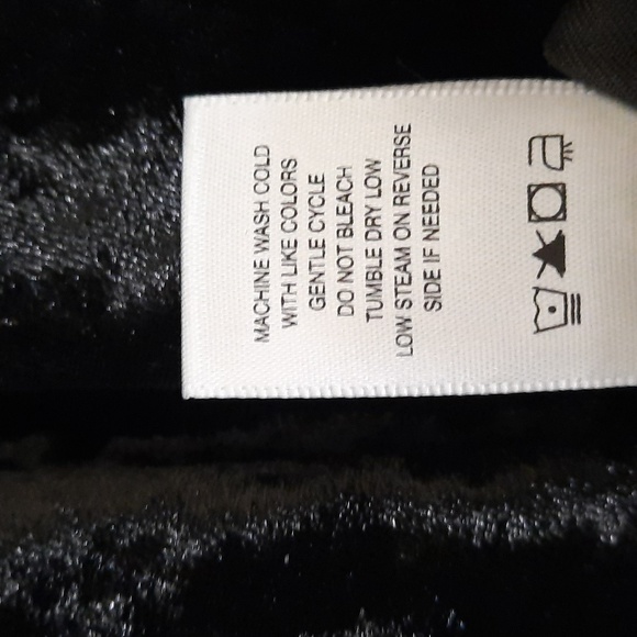 NWT JOHN MARK BLACK/ FLORAL EMBROIDERED PRECIOUS GEM VELVET BLOUSE SZ L/XL - Picture 6 of 13